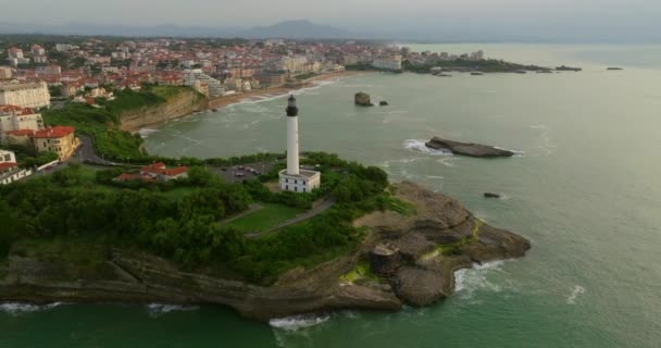 Biarritz Γαλλία Αεροφωτογραφία Βραχώδη Βράχο Και Φάρο Του Biarritz — Αρχείο Βίντεο