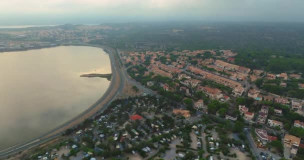 Flygfoto Hamnen Leucate Med Medelhavet Bakgrunden Solnedgång France Occitanie — Stockvideo