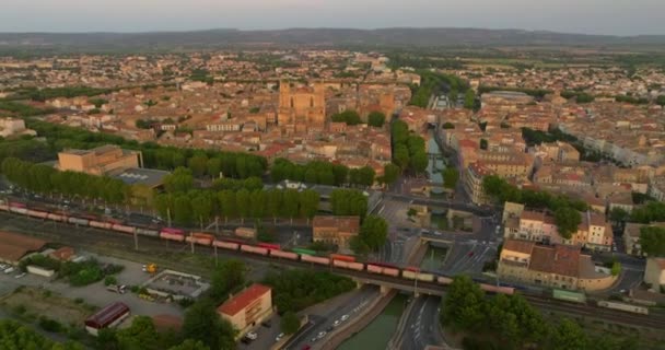 Нарбонна Юге Франции Вид Беспилотника Железную Дорогу Которой Движется Грузовой — стоковое видео