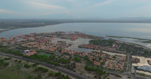 Вид Воздуха Port Leucate Средиземным Морем Фоне Заката Франции Aude — стоковое видео