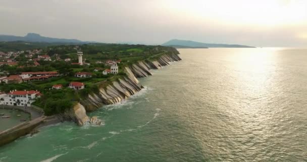 Αεροφωτογραφία Των Απίστευτα Όμορφων Βράχων Biscargorry Στις Γαλλικές Ακτές Του — Αρχείο Βίντεο