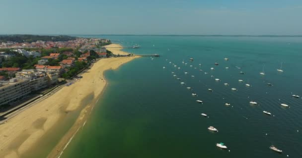 Flygfoto Över Kuststaden Arcachon Med Förtöjda Båtar Populära Turistmål För — Stockvideo