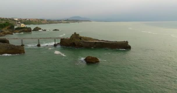 Luchtfoto Van Amazing Virgin Mary Rock Biarritz Frankrijk — Stockvideo