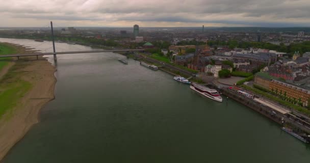 Düsseldorf Almanya Nın Havadan Görünüşü Yerleşim Binaları Olan Şehir Banliyösü — Stok video