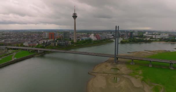 杜塞尔多夫 德国城市的空中景观 莱茵河上的天际线 从上方俯瞰欧洲风景 — 图库视频影像