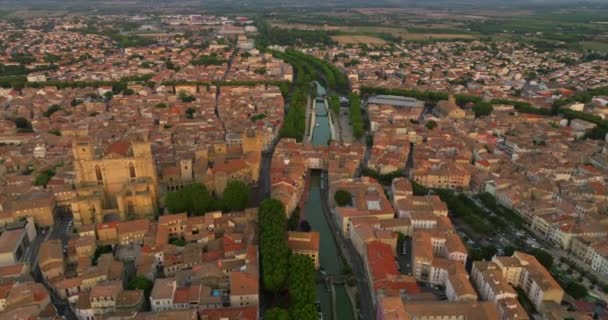 Aerial Ympäri Kaupunkia Narbonne Aurinkoisena Päivänä Kesällä — kuvapankkivideo