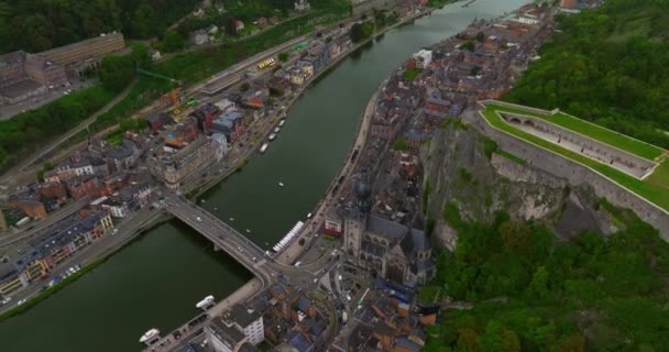 Uruchamiam Zdjęcie Lotnicze Dinanta Belgijskiego Drona Filmowego Piękne Belgijskie Miasto — Wideo stockowe