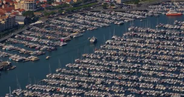 Breites Luftbild Eines Kleinen Hafens Der Kleinen Bucht Von Frankreich — Stockvideo
