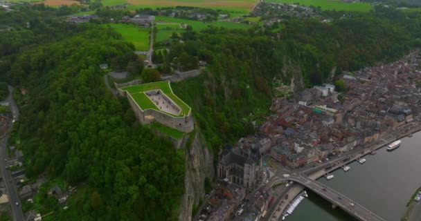 Establecimiento Plano Aéreo Dinant Bélgica Drone Video Cinematográfico Hermosa Ciudad — Vídeos de Stock