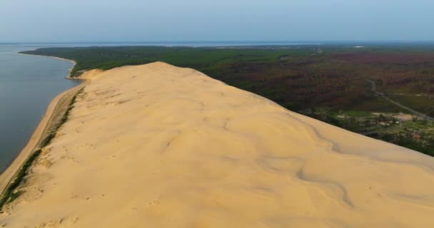 法国阿基坦 阿卡松湾 皮拉特沙丘 欧洲最高的天然沙丘 令人难以置信的自然美的空中景观 — 图库视频影像