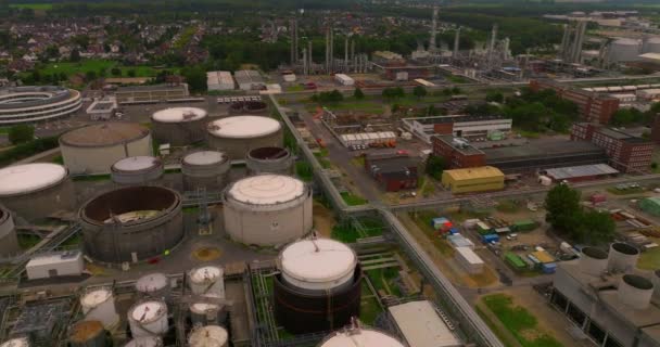工业区的空中景观 德国的现代大型工业厂房 与炼油厂建立油气石油化工投产基地 工业区建筑物景观 — 图库视频影像