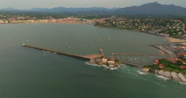 Flygfoto Saint Jean Luz Berömda Semesterort Fiskehamn Den Baskiska Kusten — Stockvideo