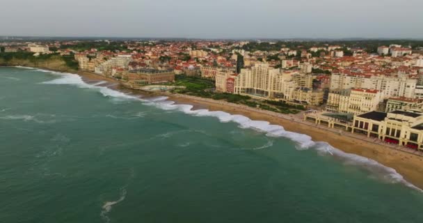 Biarritz Große Luftaufnahme Des Hauptstrandes Und Der Stadt Biarritz Sonnigen — Stockvideo