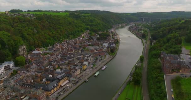Establecimiento Plano Aéreo Dinant Bélgica Drone Video Cinematográfico Hermosa Ciudad — Vídeos de Stock