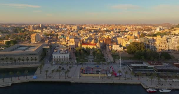 地中海沿岸俯瞰海港和游艇停泊码头的卡塔赫纳全景航空图 — 图库视频影像