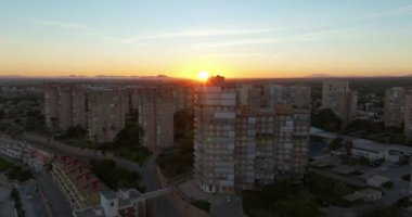 Gün batımında Cabo Roig Körfezi 'nin havadan görüntüsü. Alicante. İspanya.