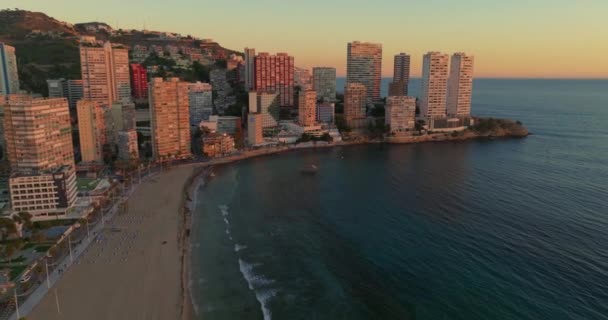 Benidorm Spanien Skyline Skyskrapor Hotell Och Resorts Benidorm Kustlinje Flygfoto — Stockvideo