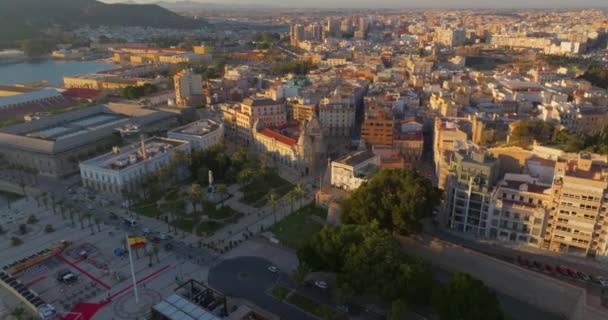 西班牙下城和海滨卡塔赫纳海军基地上空的空中俯瞰 — 图库视频影像