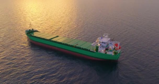 Letecký Pohled Obrovský Tanker Zakotvený Hlubokém Modrém Středozemním Moři Při — Stock video