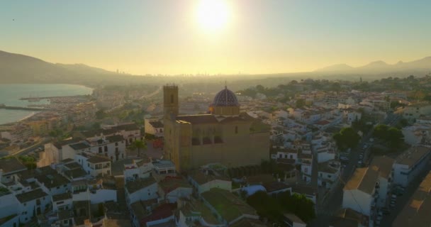 Widok Lotu Ptaka Hiszpańskiego Miasta Altea Centrum Miasta Górskim Kościele — Wideo stockowe