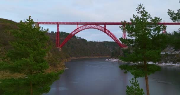 Truyere Nehrinin Kış Manzarası Garabit Viaduct Fransız Demiryolu Kemerli Viyadük — Stok video