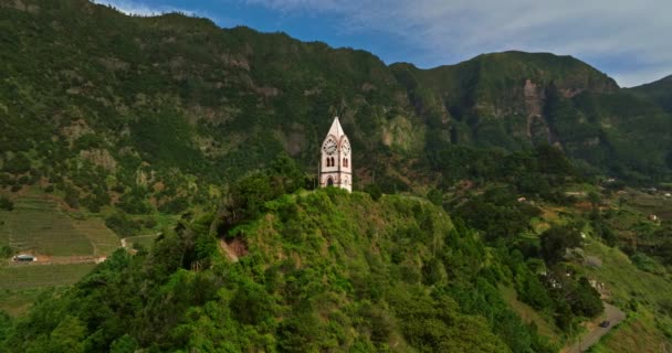 Increíble Vista Aérea Capilla Del Templo Con Situado Verde Valle — Vídeo de stock