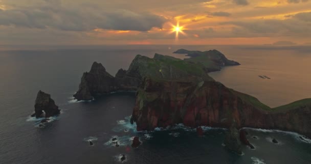 Erstaunliche Landschaft Auf Madeira Bei Sonnenaufgang Atlantik Die Felsen Kap — Stockvideo
