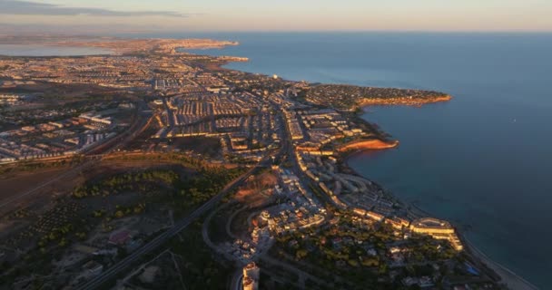 Gün Batımında Cabo Roig Kumsallarının Koylarının Havadan Görüntüsü Alicante Bölgesi — Stok video