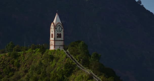 Prachtig Uitzicht Vanuit Lucht Tempel Kapel Met Gelegen Groene Vallei — Stockvideo