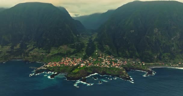 Неймовірний Вид Невелике Містечко Сікшал Розташоване Виточеній Вулканічній Скелі Багато — стокове відео