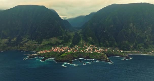 Вид Повітря Сікшал Мадейра Португалія Курортне Селище Крутому Березі Океану — стокове відео