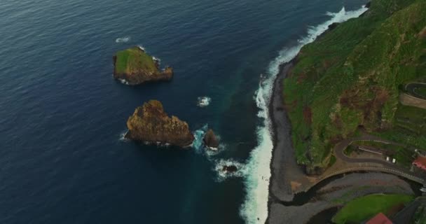 Vista Aérea Gran Roca Mar Atardecer Miradouro Ribeira Janela Isla — Vídeos de Stock