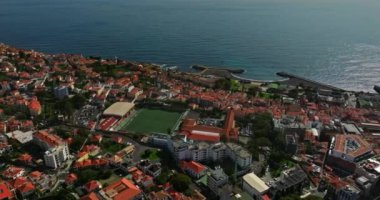 Funchal 'ın havadan görünüşü Madeira adasının en büyük şehri ve başkentidir..