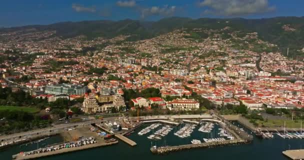 Vista Aérea Funchal Capital Madeira Portugal Vista Desde Océano Puerto — Vídeos de Stock
