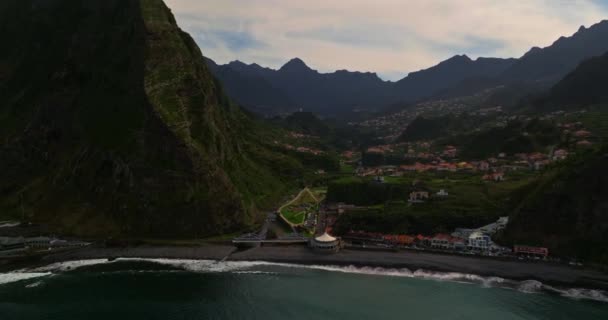 Vista Aérea Costa Con Las Olas Oceánicas Municipio Sao Vicente — Vídeos de Stock