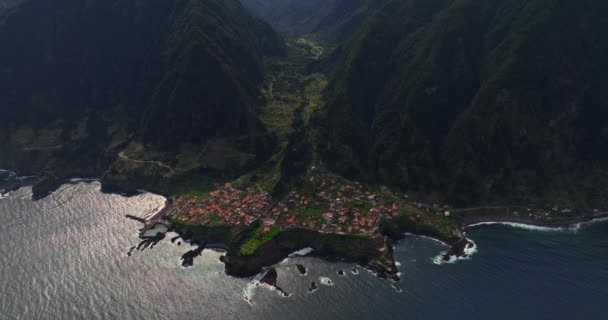 Fantastisk Utsikt Från Drönare Staden Seixal Som Ligger Madeira Mellan — Stockvideo