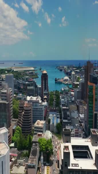 阳光明媚的路易港的空中风景 毛里求斯岛的首都 印度洋上的高楼 岸外银行系统 高质量的4K镜头 — 图库视频影像