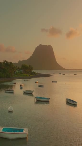 Gyönyörű Lagúna Mauritius Sziget Légi Felvétel Egy Víz Alatti Vízesésről — Stock videók
