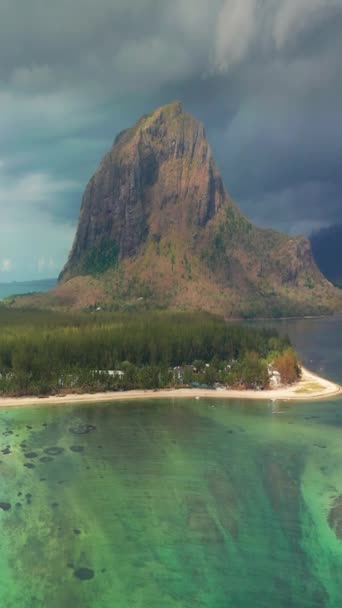 Прекрасна Лагуна Острів Маврикій Вид Повітря Підводний Водоспад Індійському Океані — стокове відео
