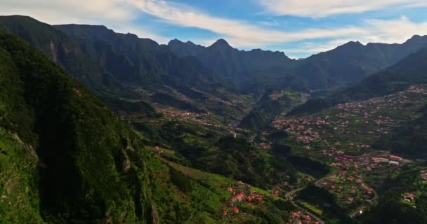 Widok Lotu Ptaka Malownicze Miasteczko Sao Vicente Maderze Położone Dolinie — Wideo stockowe