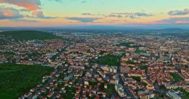 Fransa 'nın eski Clermont-Ferrand kasabasının hava manzarası.
