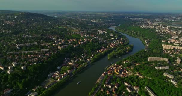 Vista Aérea Subúrbio Cidade Francesa Lyon Vista Para Rio — Vídeo de Stock