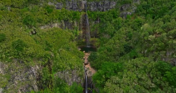 Letecký Výhled Vodopád Ostrově Madeira Vodopád Kaskády Přes Skalní Stěnu — Stock video