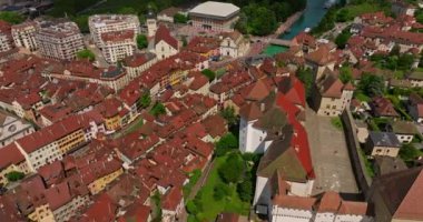 Eski kasaba Annecy, Fransa 'nın çatılarının havadan görünüşü. Fransa' da Turizm Seyahat Merkezi..