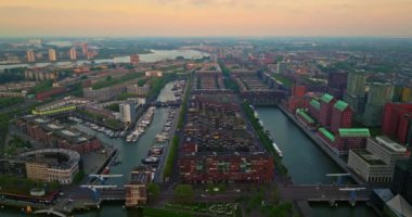 Rotterdam 'ın havadan görünüşü, Hollanda. Şehir genel görünümü.