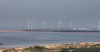Hollanda, Güney Hollanda. Hollanda, Lahey 'in havacılık şehri gökyüzü manzarası.