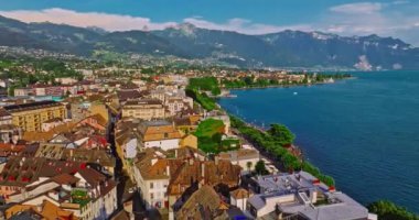 Vevey, İsviçre 'nin batısında Vaud kantonunda bir şehirdir. İsviçre Rivierası 'nın ana merkezlerinden biri. Vevey, Cenevre Gölü kıyısında yer almaktadır..