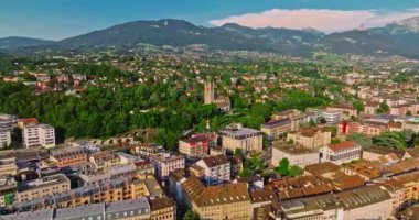 Vevey, İsviçre 'nin batısında Vaud kantonunda bir şehirdir. İsviçre Rivierası 'nın ana merkezlerinden biri. Vevey, Cenevre Gölü kıyısında yer almaktadır..