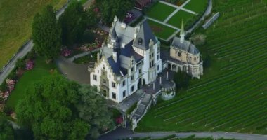 Lucerne 'in hava manzarası. Arka planda İsviçre Alpleri. Yazın güneşli bir günde İsviçre 'nin Lucerne kentindeki hava manzarası. Lucerne şehri İsviçre ve Lucerne Gölü.