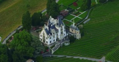 Lucerne 'in hava manzarası. Arka planda İsviçre Alpleri. Yazın güneşli bir günde İsviçre 'nin Lucerne kentindeki hava manzarası. Lucerne şehri İsviçre ve Lucerne Gölü.